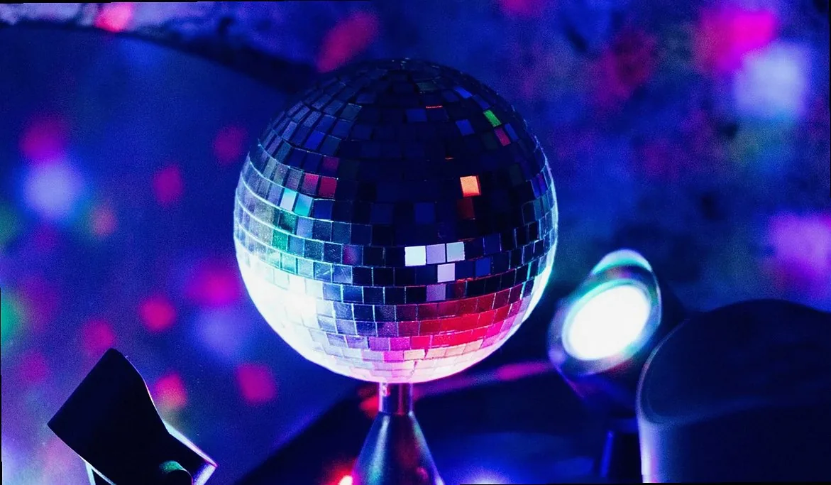 DJ、音楽、ディスコ、ビニール、オーディオ、音量、機材、ディスコテーク、サウンドスタジオ、ターンテーブル、マイク、ハブ、スタジオ、ステレオ、エンターテインメント、テクノ、ミキサー